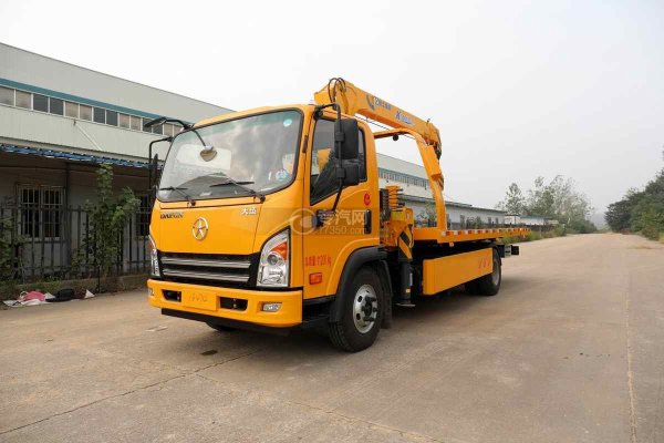 帶吊平板清障車價格貴嗎？