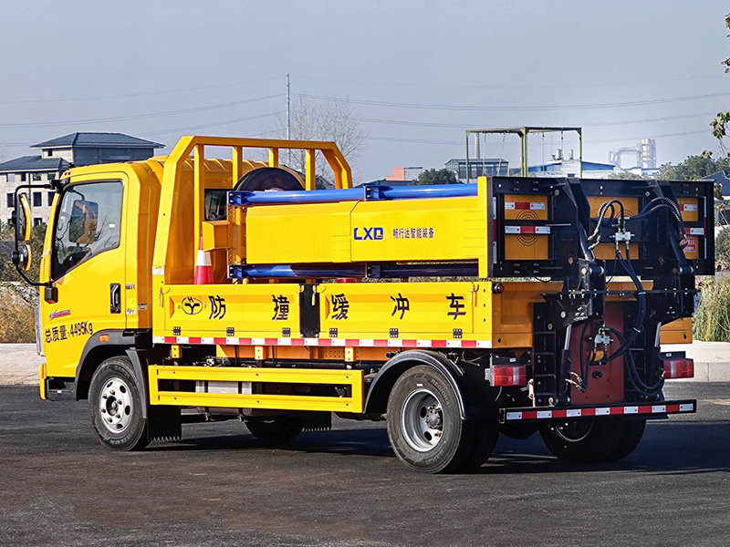 重汽藍牌100K-虹宇牌HYS5040TFZZ6型防撞緩沖車